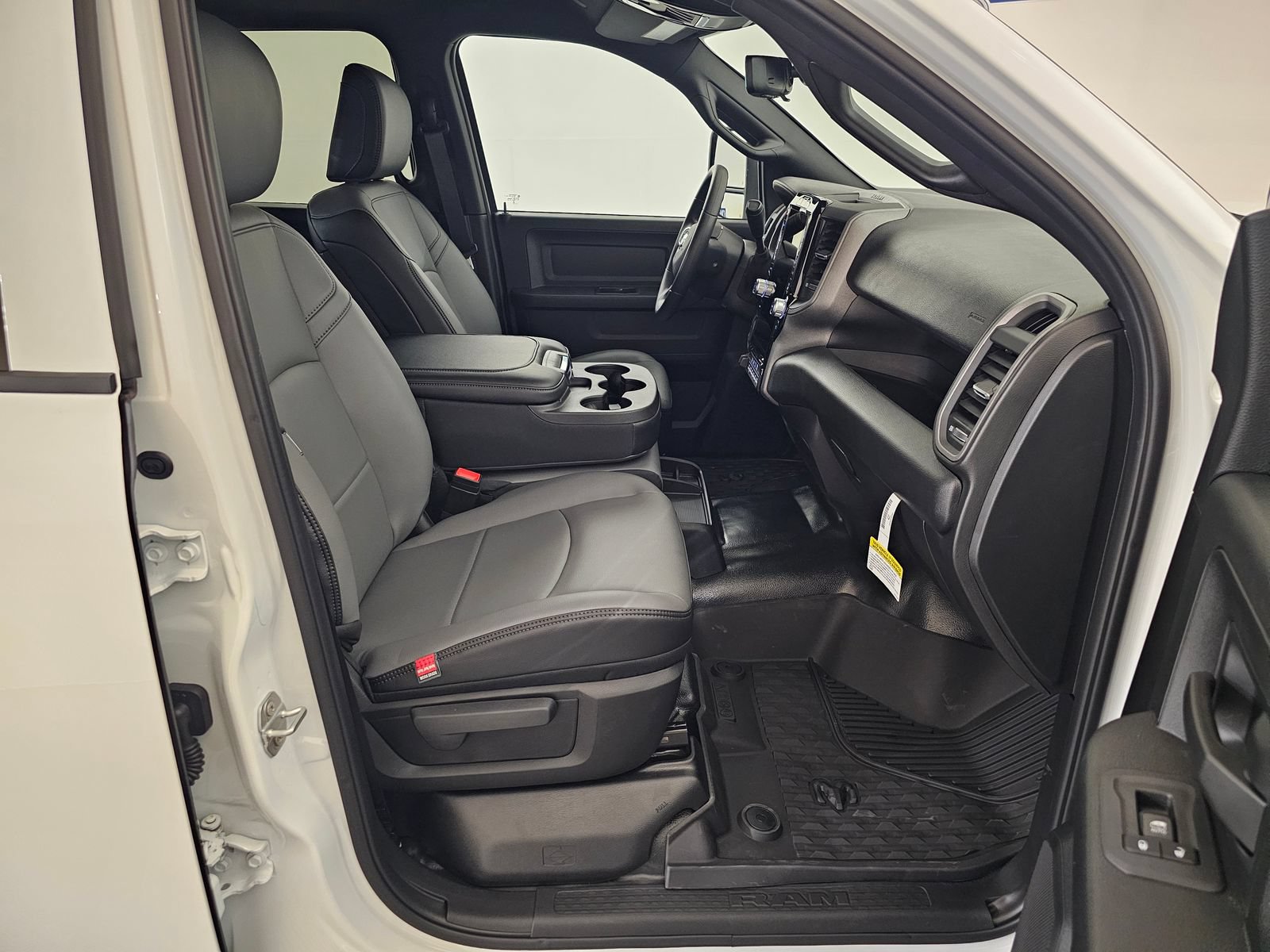 New 2026 RAM 3500 Tradesman AWD/4WD image 28