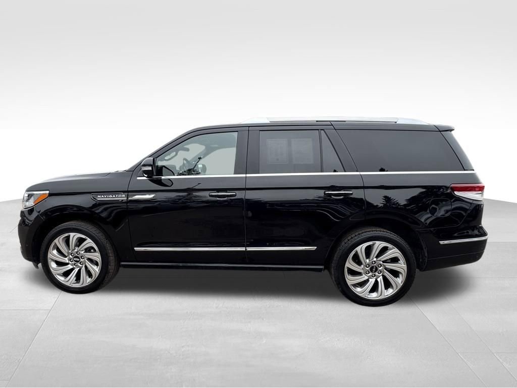 Used 2024 Lincoln Navigator Reserve w/ Equipment Group 201A AWD/4WD image 11