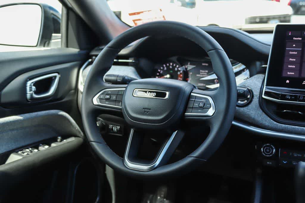 Used 2023 Jeep Compass Latitude AWD/4WD image 15