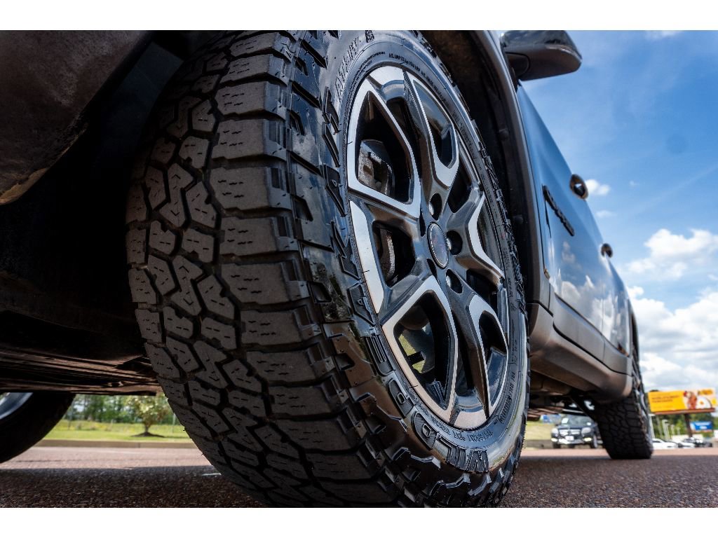 Used 2025 Jeep Compass Trailhawk image 9