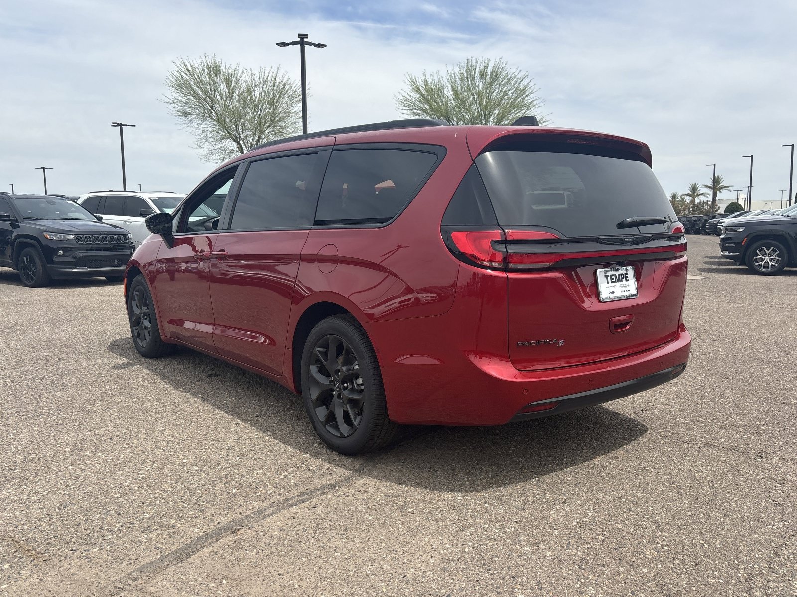 New 2026 Chrysler Pacifica Select w/ S Appearance Package FWD image 3