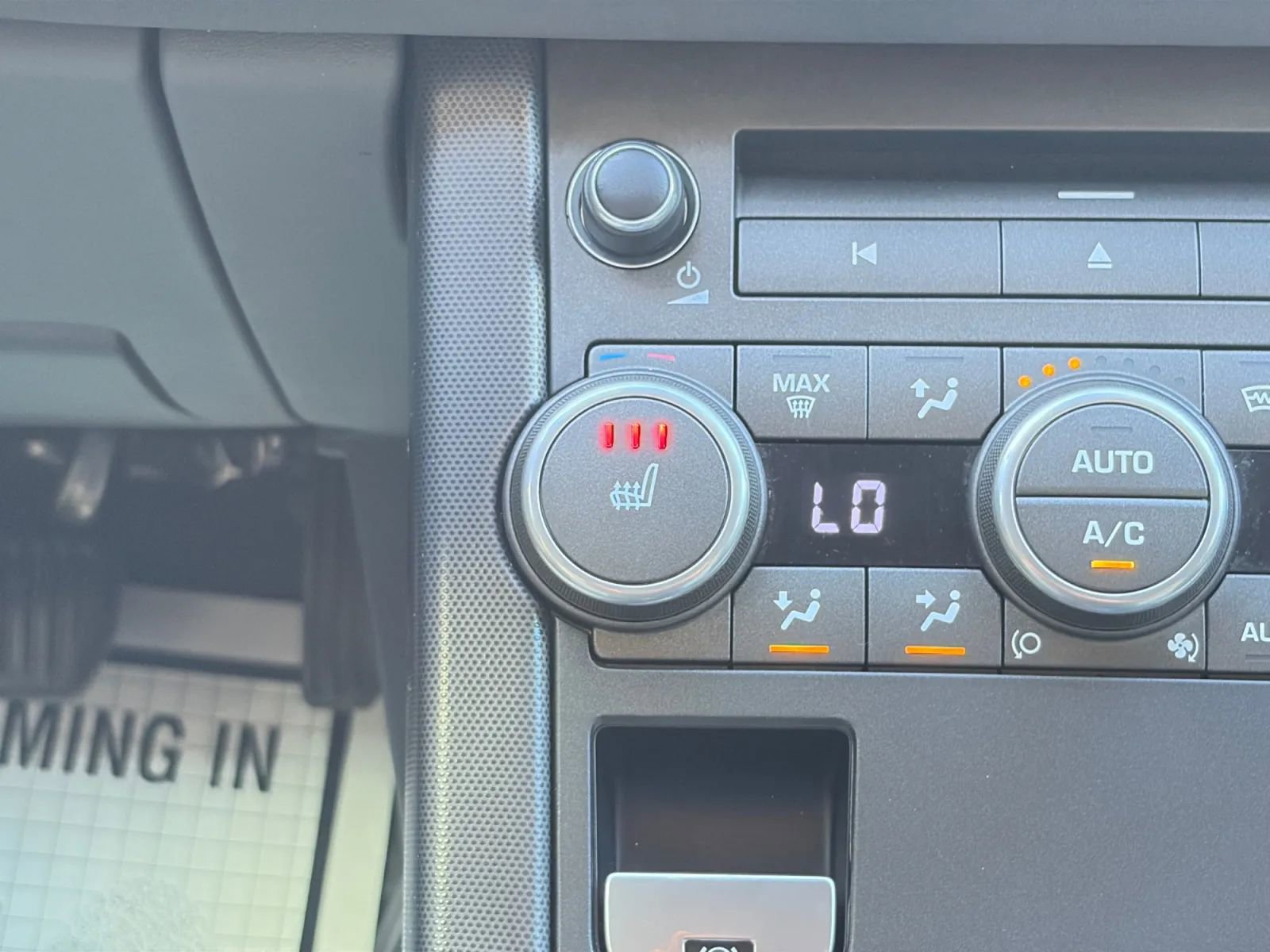 Used 2019 Land Rover Range Rover Evoque SE Premium image 22