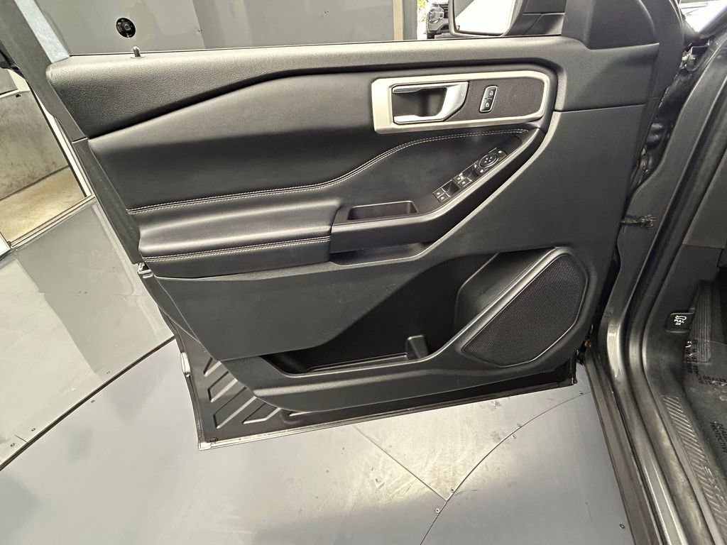 Used 2020 Ford Explorer XLT w/ Equipment Group 202A image 14
