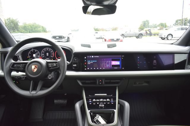 Used 2026 Porsche Cayenne AWD/4WD image 43