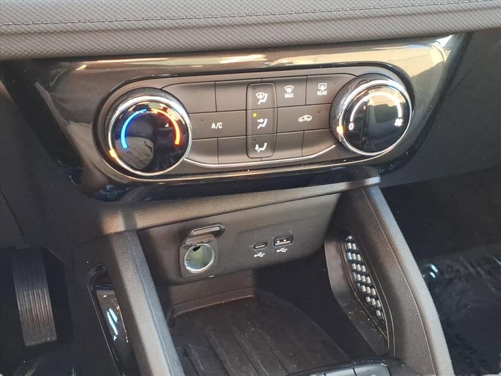 Used 2025 Chevrolet TrailBlazer LT image 16