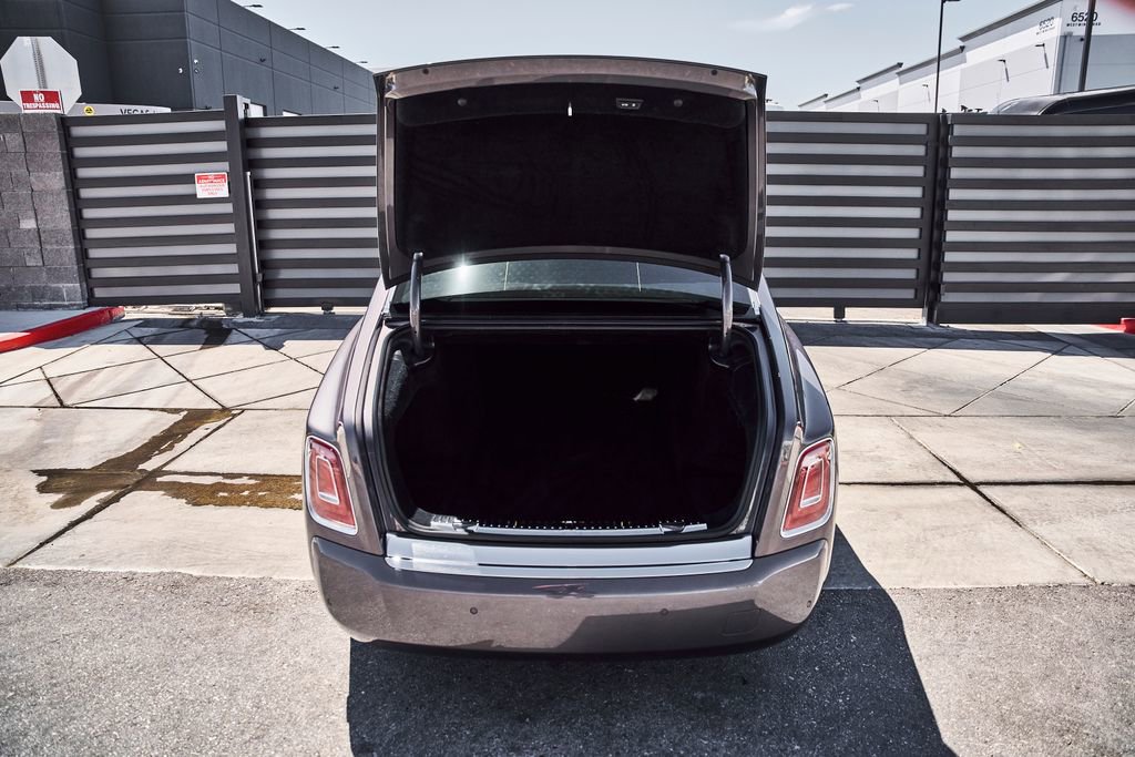 Used 2025 Rolls-Royce Phantom Sedan RWD image 18