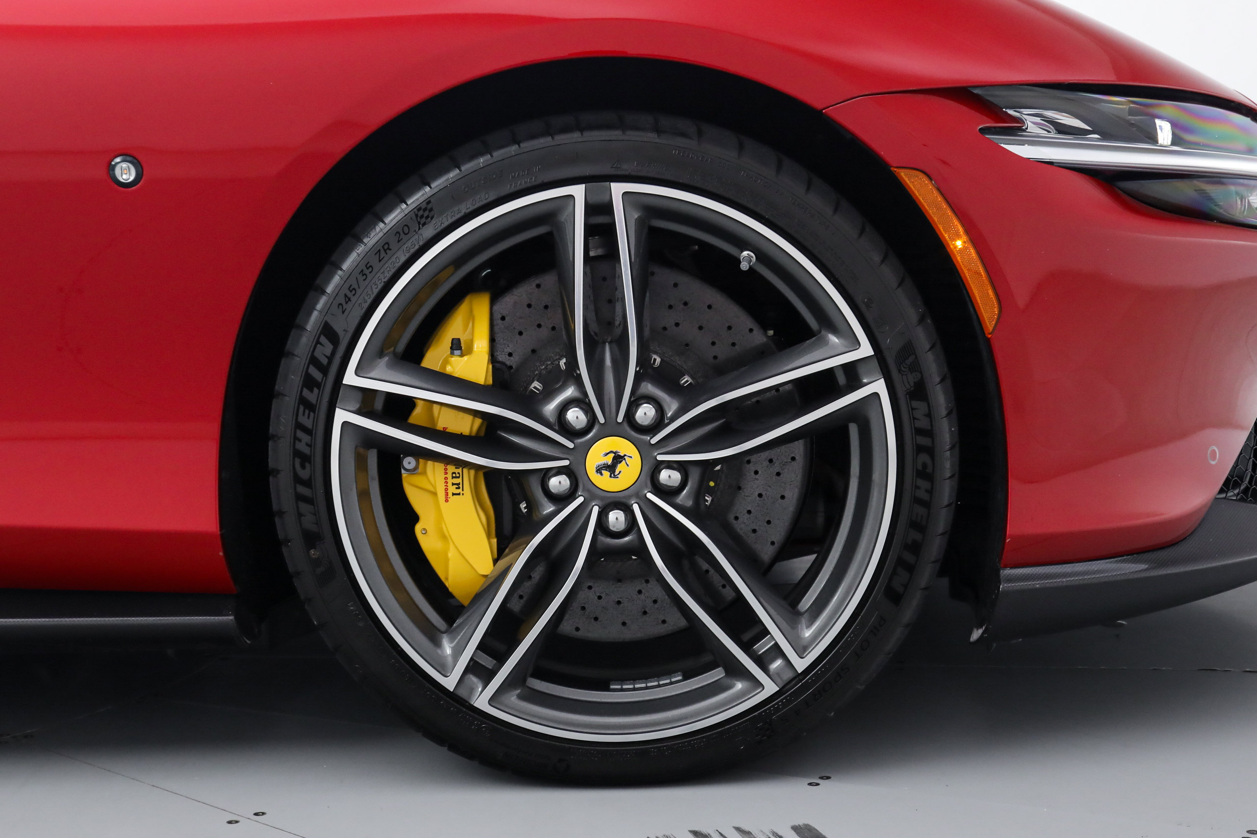 Certified 2025 Ferrari Roma Spider RWD image 43
