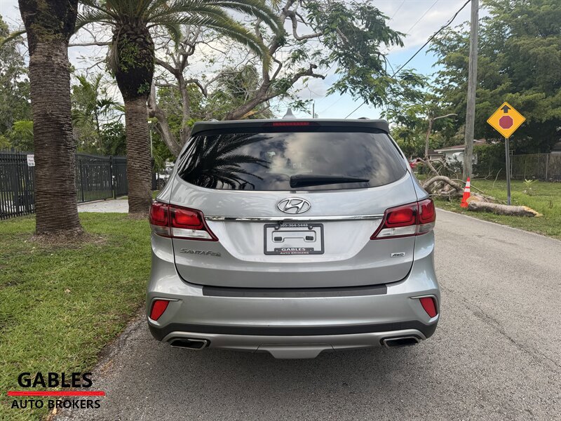 Used 2018 Hyundai Santa Fe SE w/ Cargo Package AWD/4WD image 6