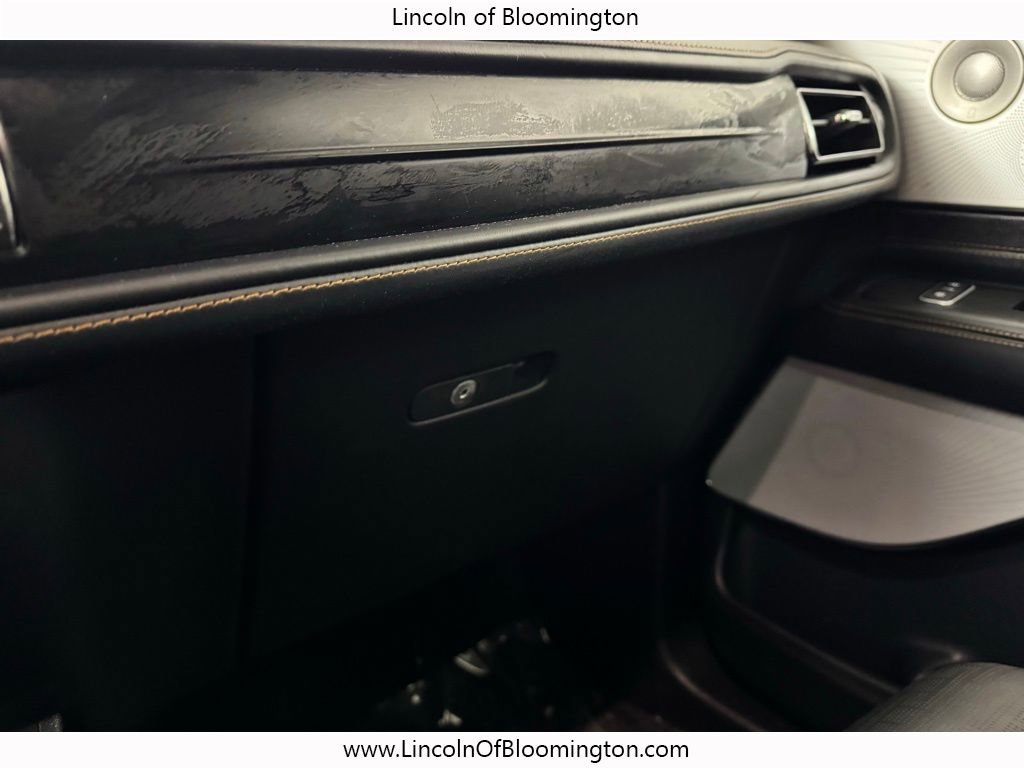 Certified 2025 Lincoln Aviator Black Label image 47