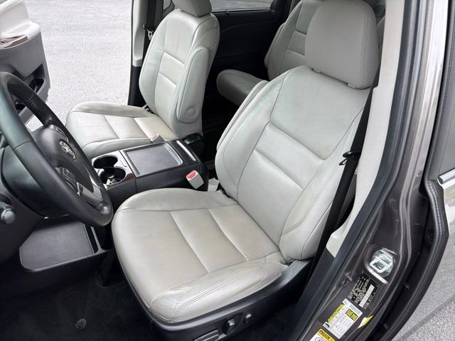 Used 2015 Toyota Sienna Limited Premium w/ Four Season Floor Mat Package AWD/4WD image 17