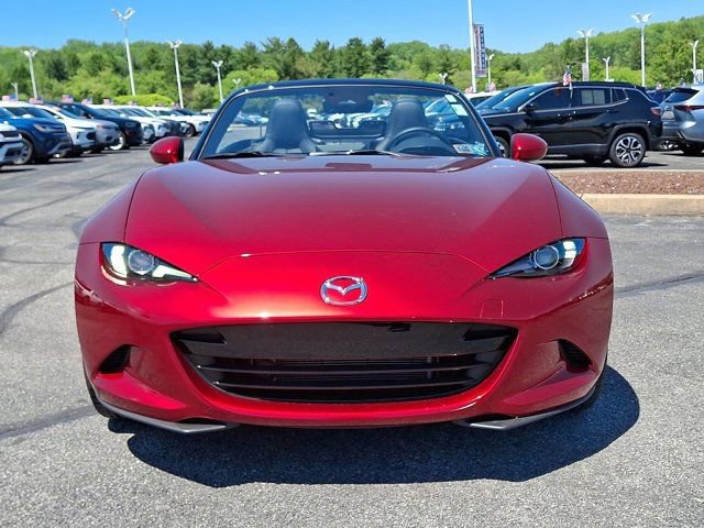 Used 2025 MAZDA MX-5 Miata Grand Touring RWD image 2