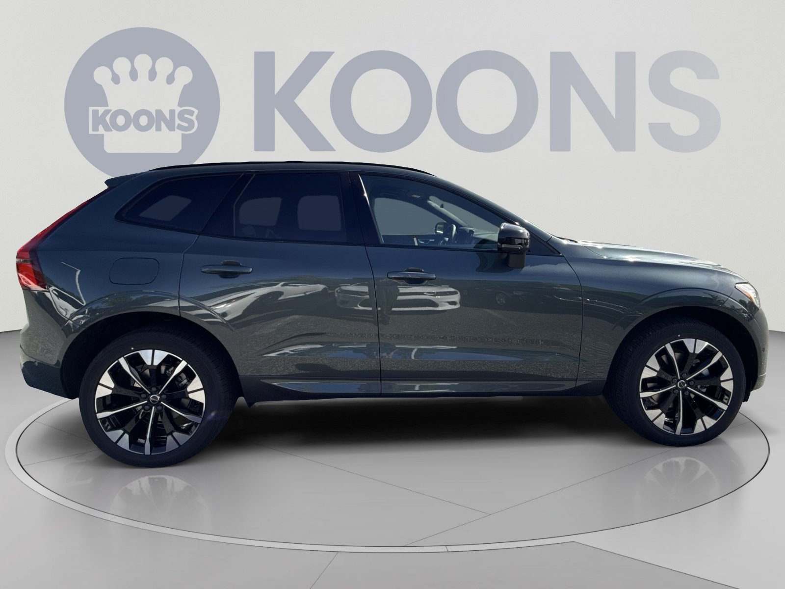 New 2027 Volvo XC60 B5 Plus AWD/4WD image 8