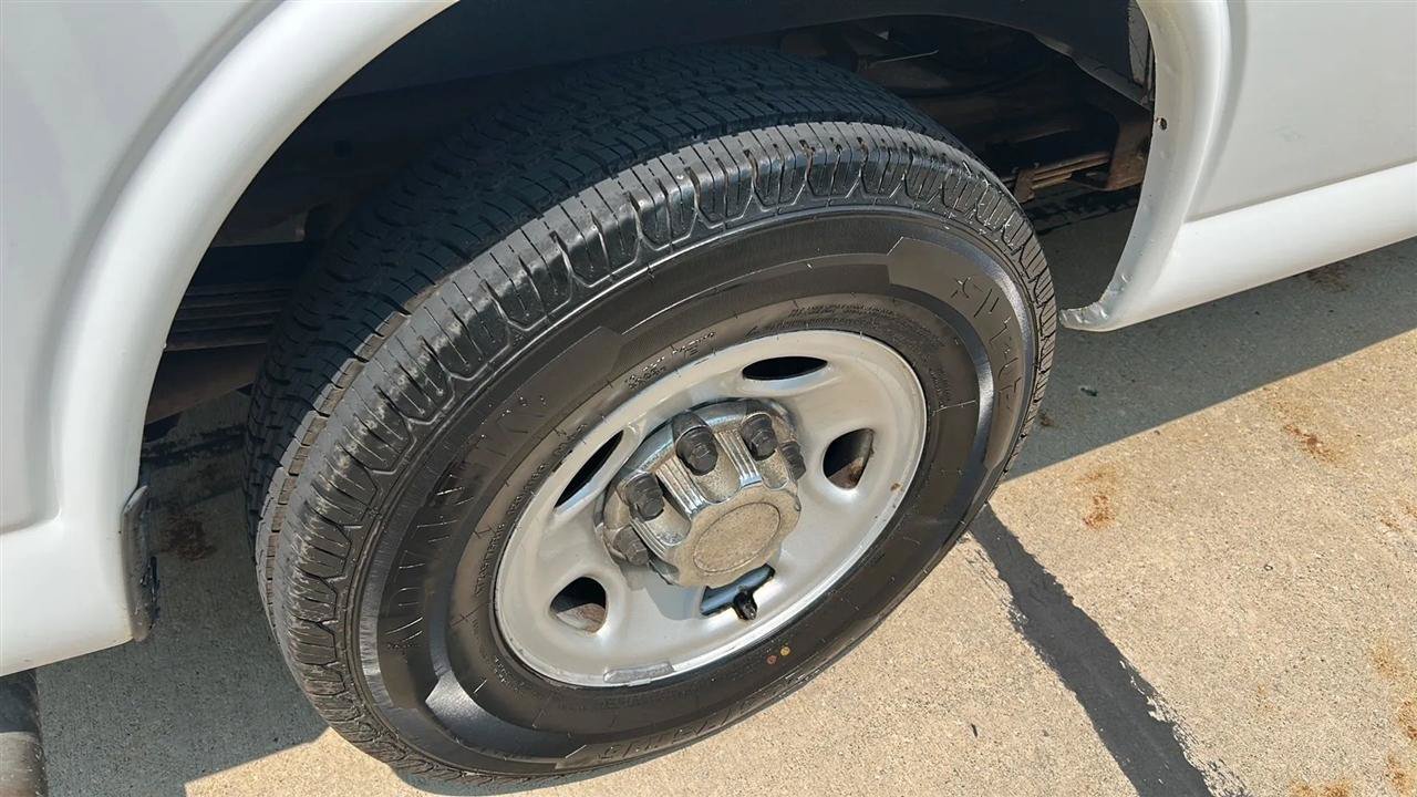 Used 2016 Chevrolet Express 3500 LT w/ LT Preferred Equipment Group RWD image 17
