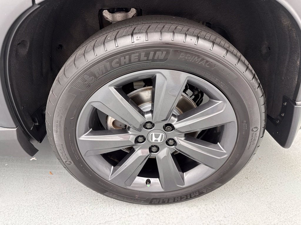 Certified 2025 Honda Pilot Sport image 8