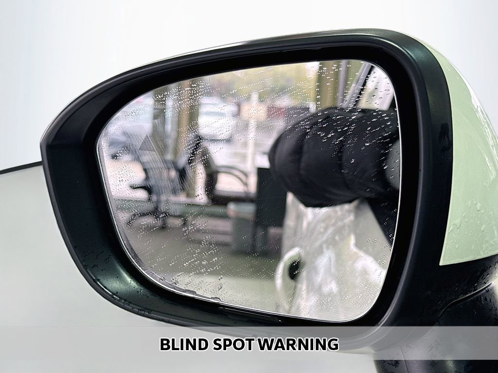 Used 2022 Nissan Rogue SV image 3