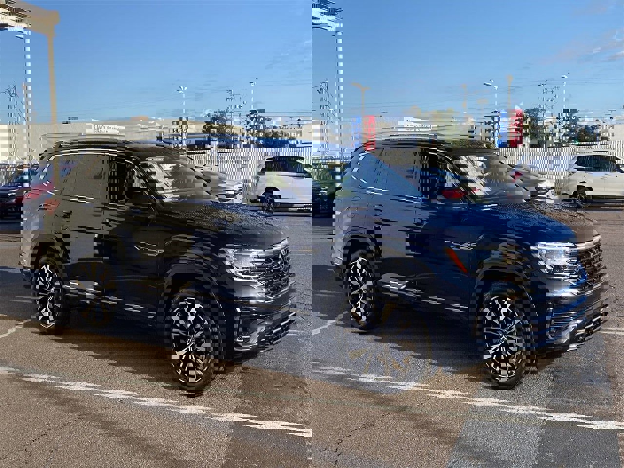 New 2026 Volkswagen Atlas SEL Premium R-Line image 2