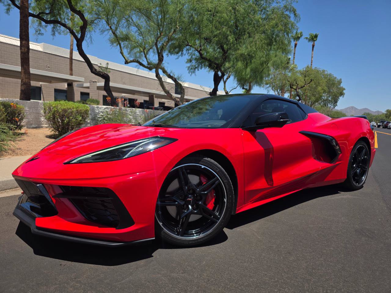 Used 2024 Chevrolet Corvette Stingray Premium Conv w/ Z51 Performance Package RWD image 2