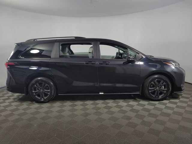 Used 2025 Toyota Sienna XSE w/ XSE Plus Package AWD/4WD image 11