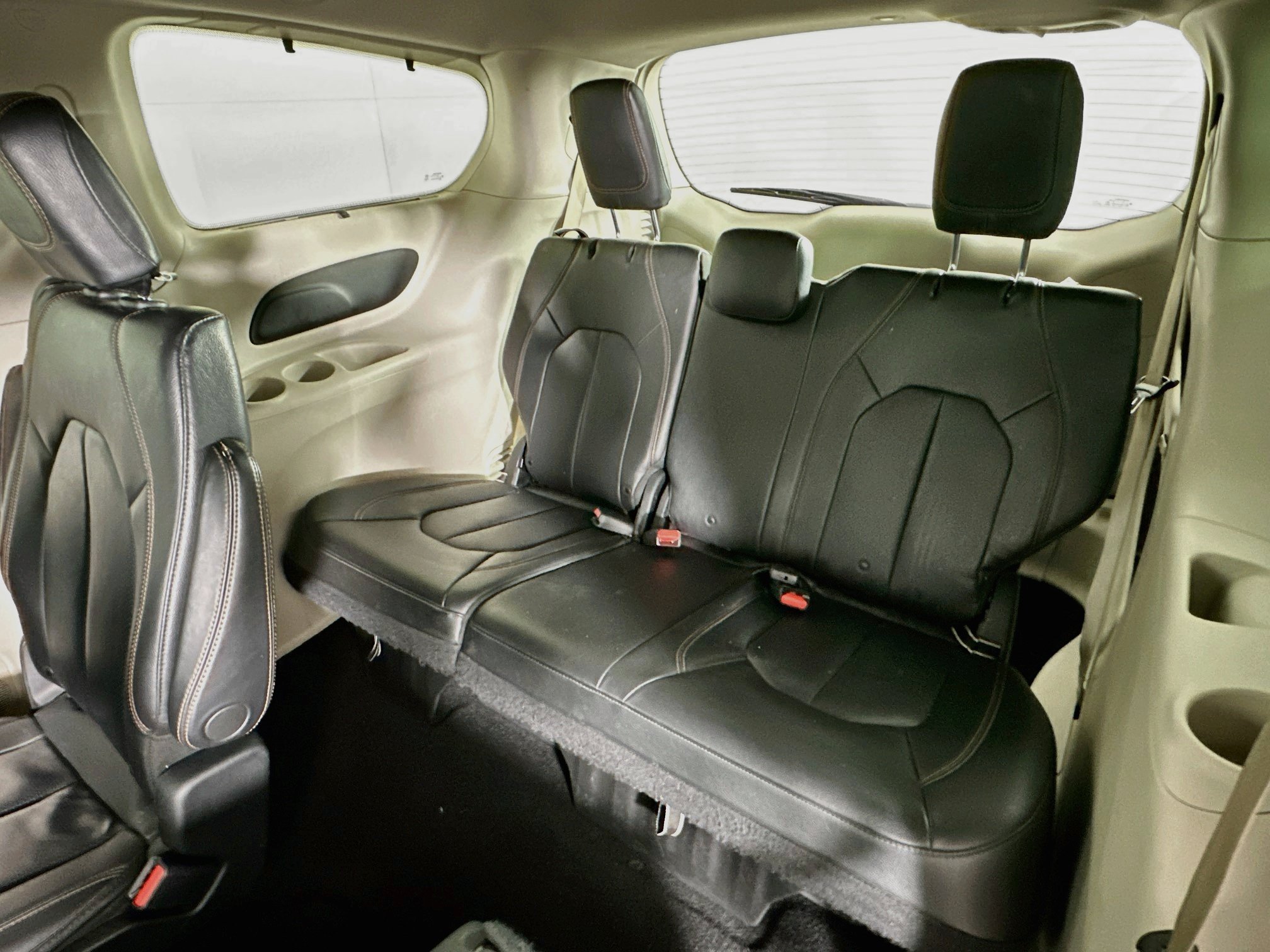 Used 2019 Chrysler Pacifica Touring-L FWD image 28