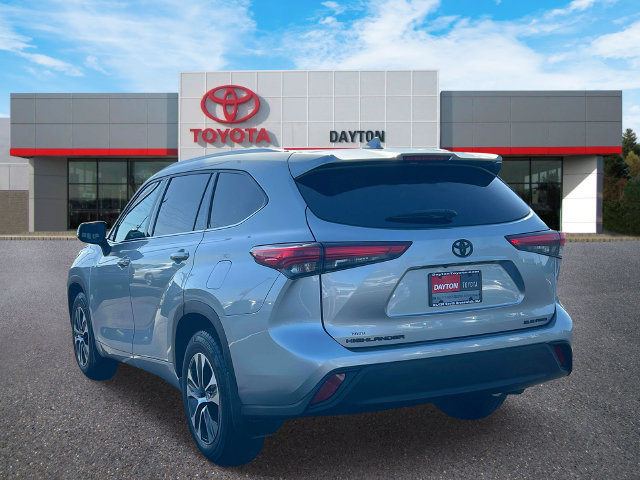 Used 2020 Toyota Highlander XLE AWD/4WD image 4