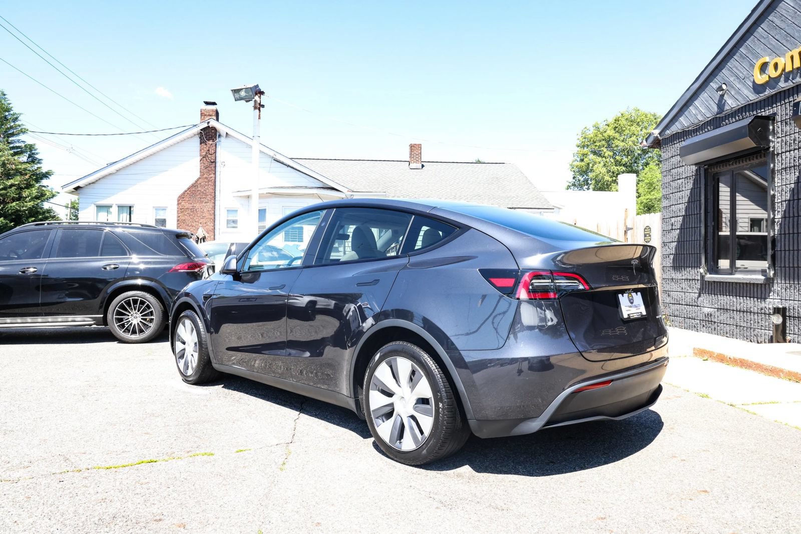 Used 2024 Tesla Model Y Long Range AWD/4WD image 6