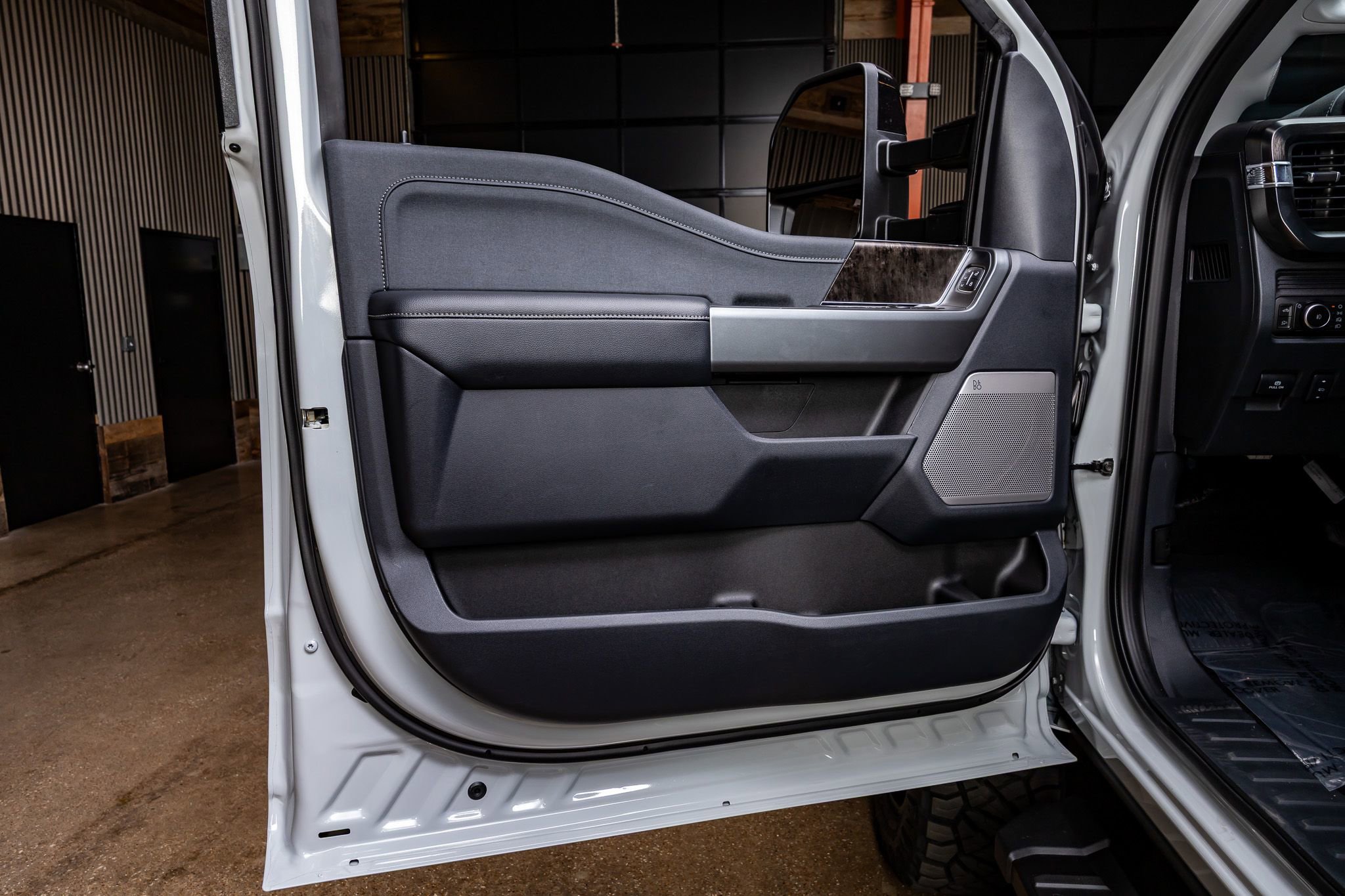 Used 2026 Ford F250 Lariat w/ Black Appearance Package image 36