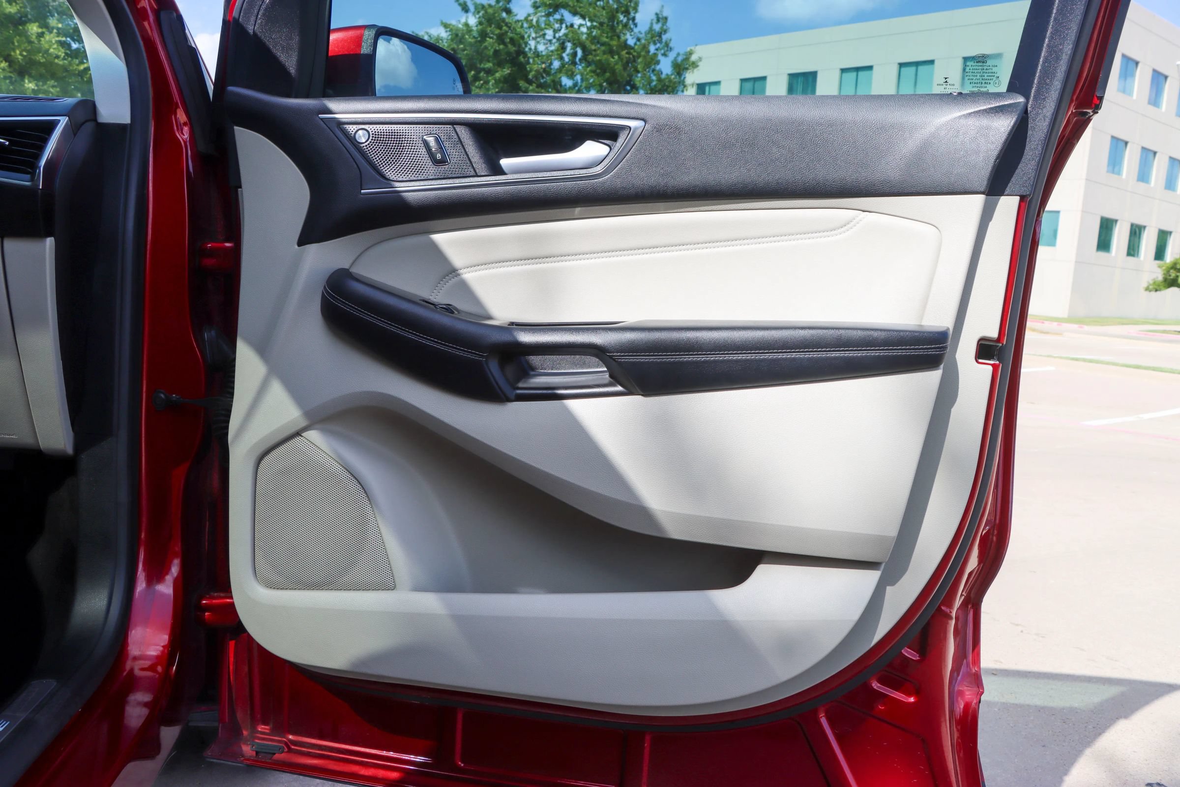 Used 2019 Ford Edge Titanium w/ Equipment Group 301A FWD image 10