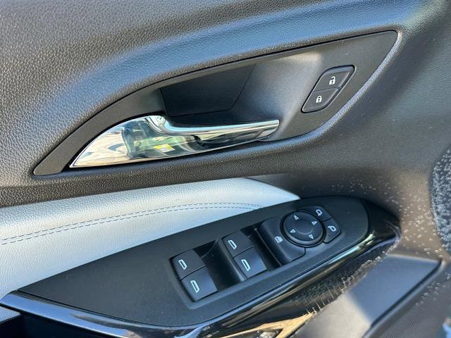 Used 2025 Chevrolet Trax LT w/ Sunroof Package image 17