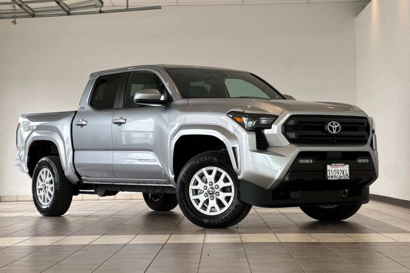 Certified 2025 Toyota Tacoma SR5 AWD/4WD image 2