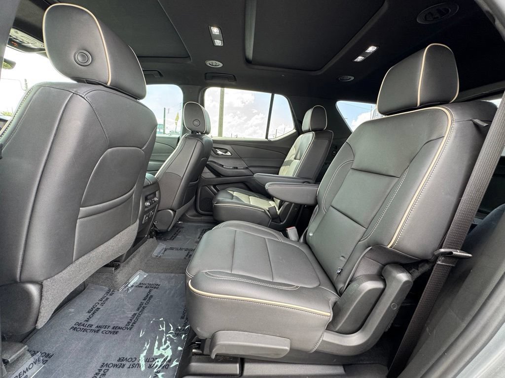 Used 2023 Chevrolet Traverse Premier FWD image 39