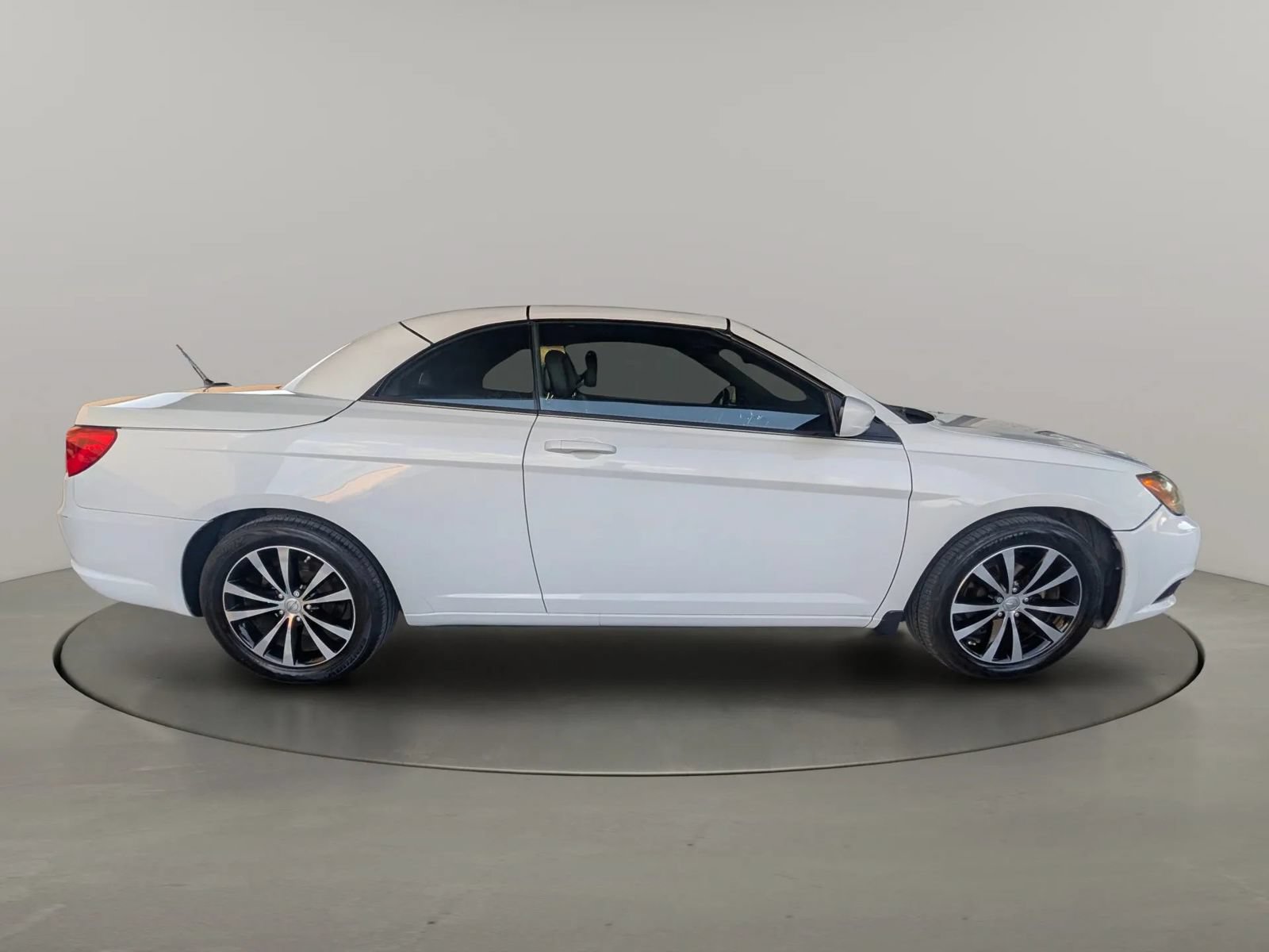 Used 2012 Chrysler 200 S FWD image 4