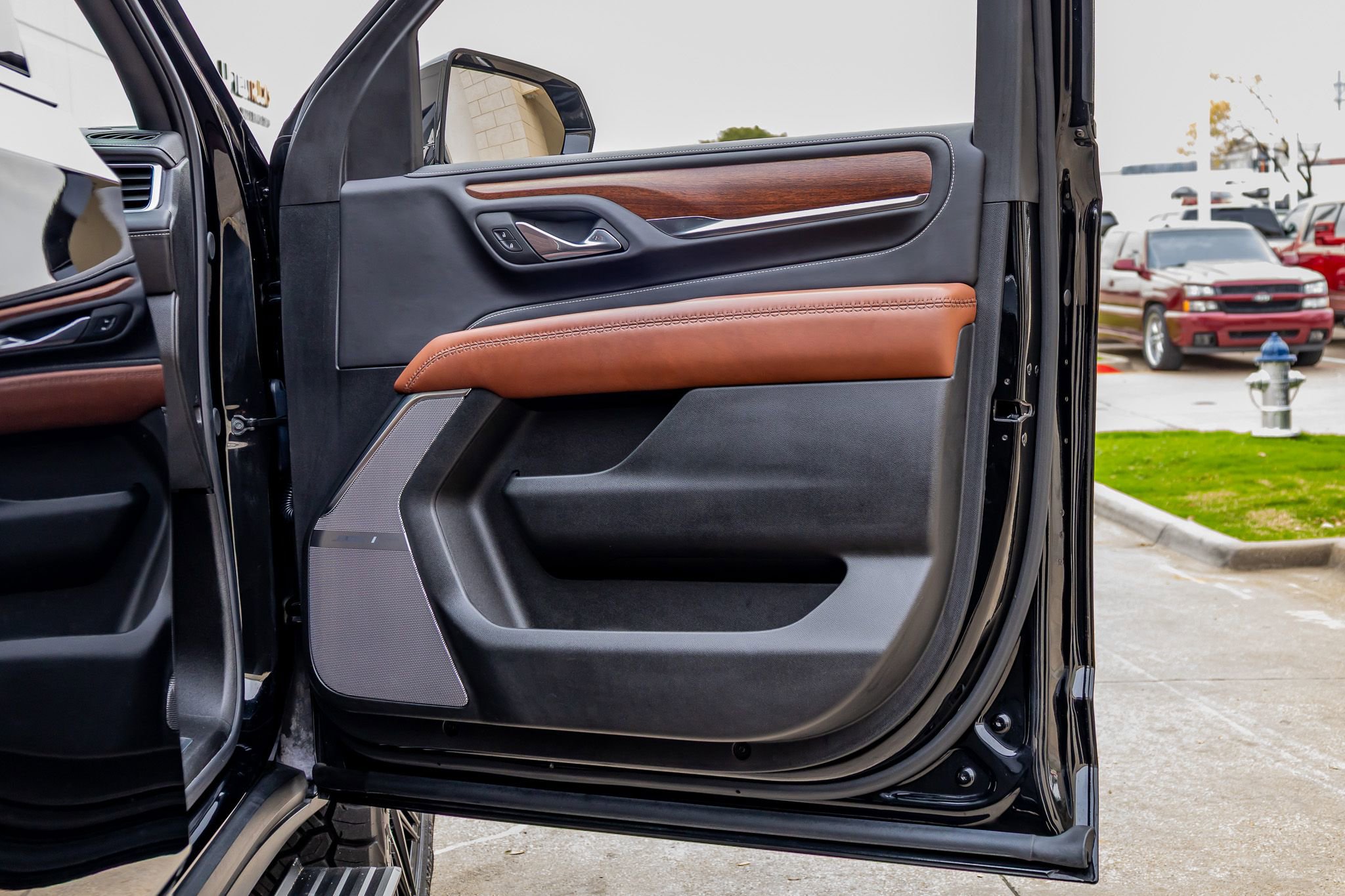 Used 2024 GMC Yukon Denali Ultimate AWD/4WD image 38