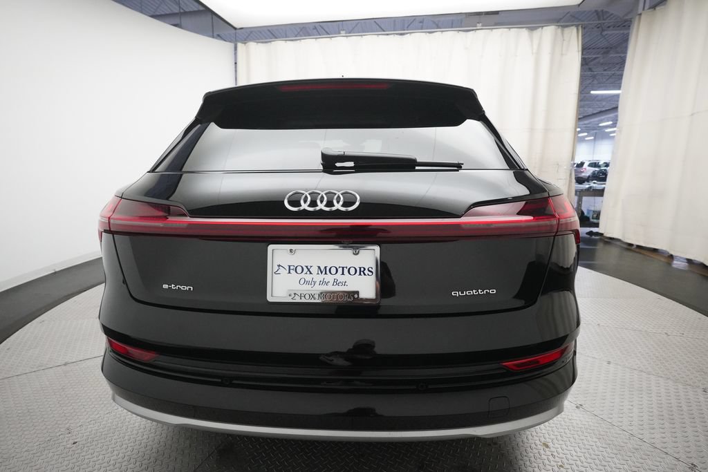 Used 2022 Audi e-tron Premium Plus w/ Premium Plus Package AWD/4WD image 26
