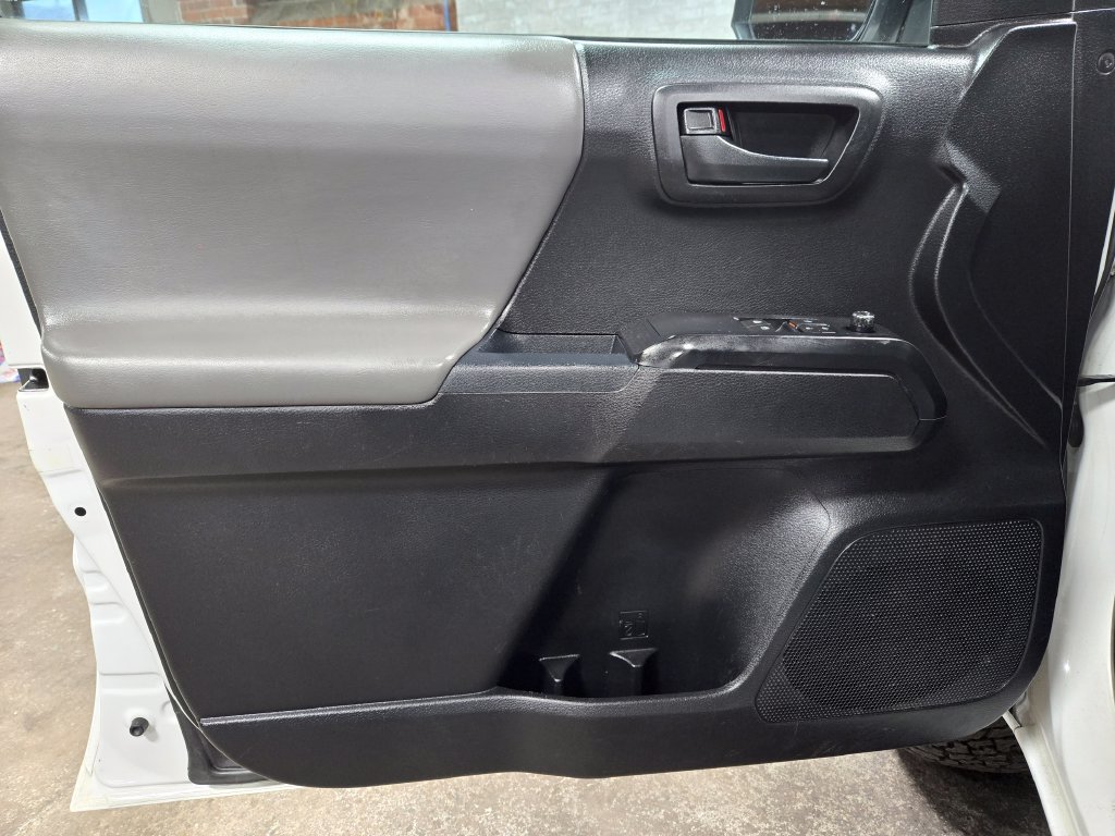Used 2017 Toyota Tacoma SR RWD image 7