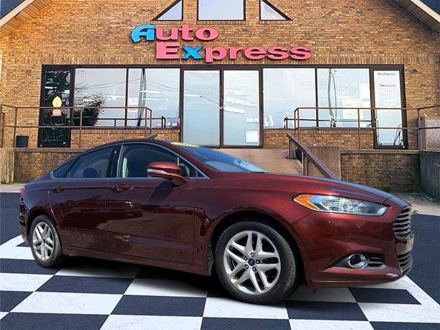 Used 2015 Ford Fusion SE FWD image 1