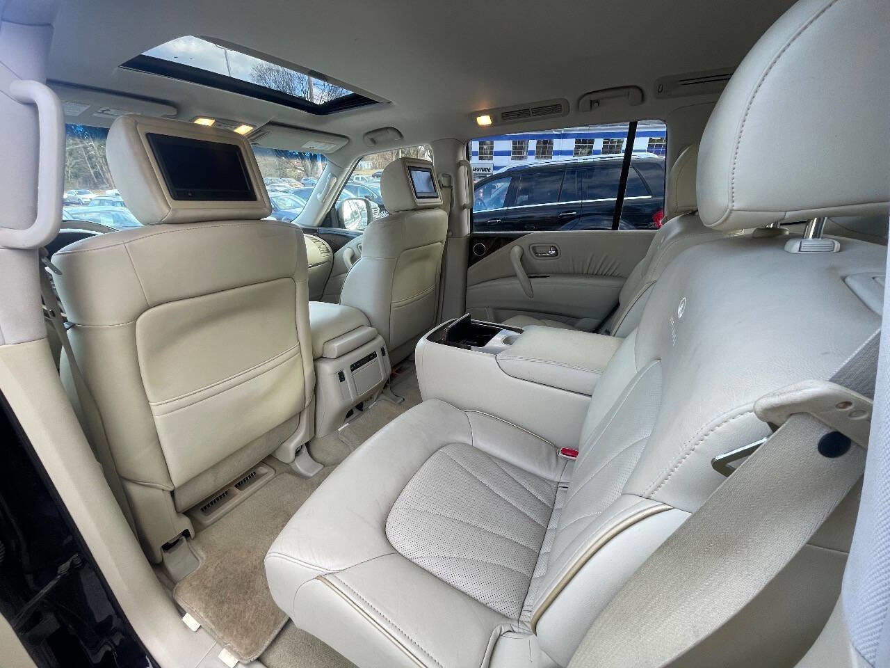 Used 2011 INFINITI QX56 Base 4x4 4dr SUV w/ Deluxe Touring Pkg image 34