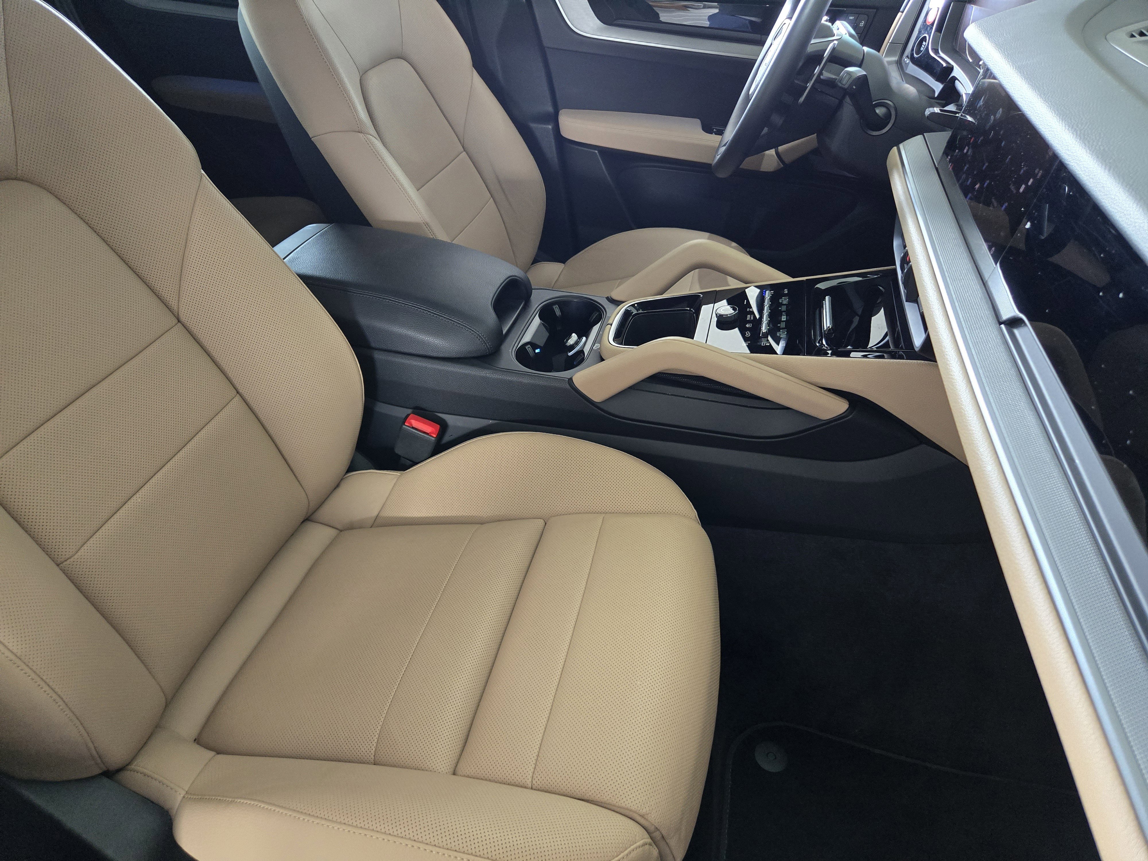 Certified 2025 Porsche Cayenne image 16