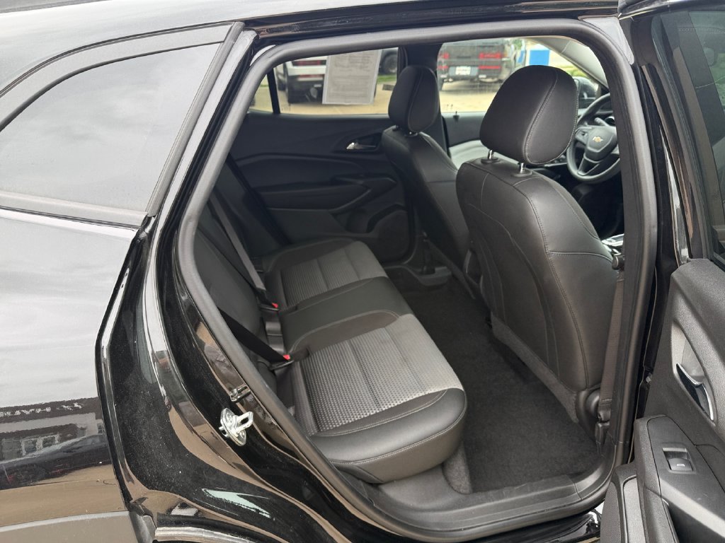 Used 2025 Chevrolet Trax LT FWD image 26