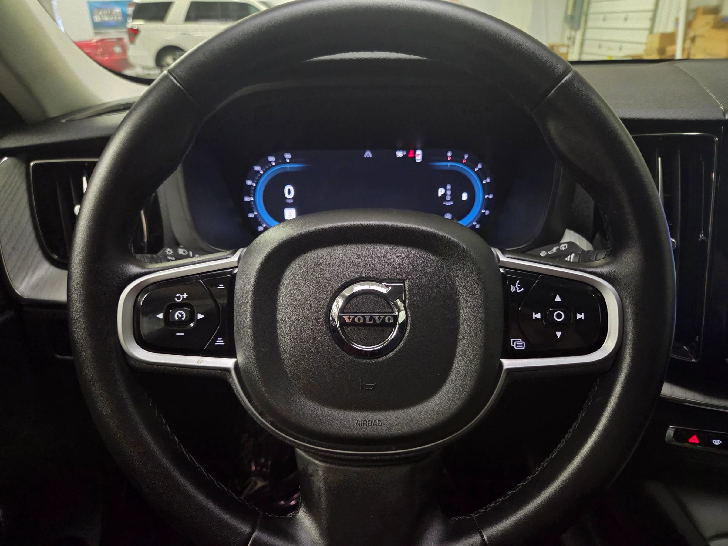 Used 2025 Volvo XC60 B5 Plus image 17