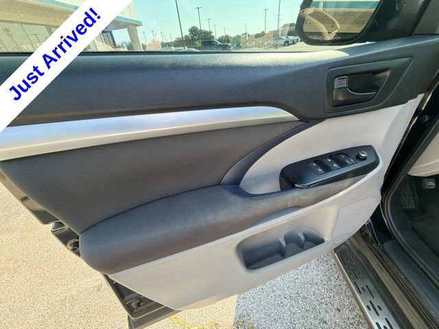 Used 2018 Toyota Highlander LE FWD image 24