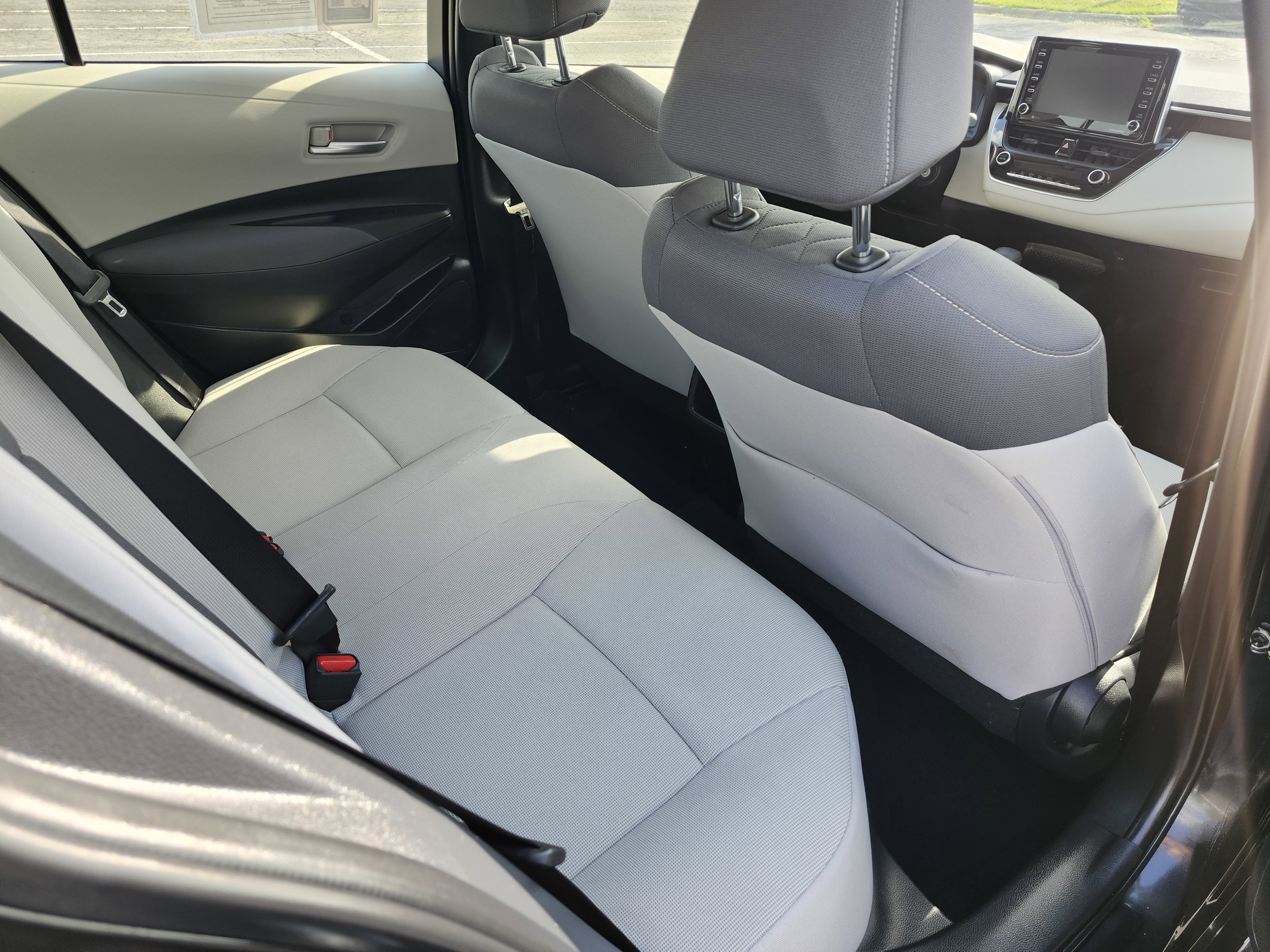 Used 2021 Toyota Corolla LE w/ Carpet Mat Package (TMS) FWD image 18