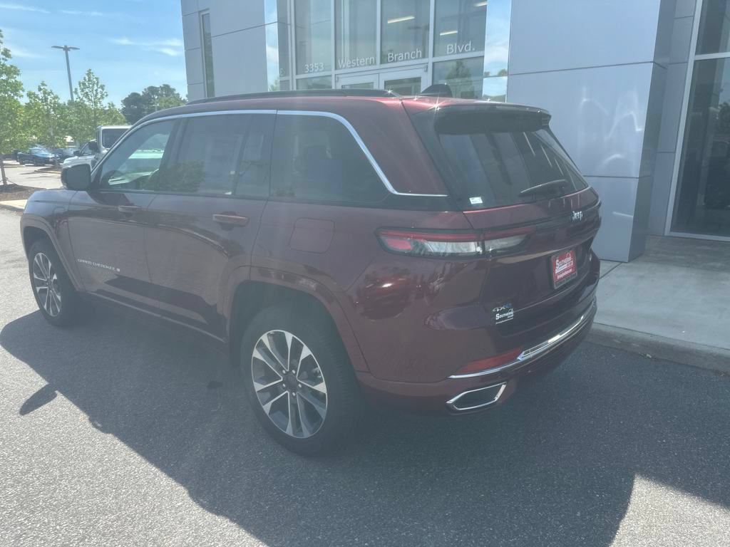 New 2024 Jeep Grand Cherokee Overland w/ Advanced Protech Group III AWD/4WD image 16