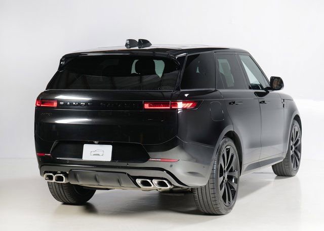 Used 2025 Land Rover Range Rover Sport Dynamic SE image 2