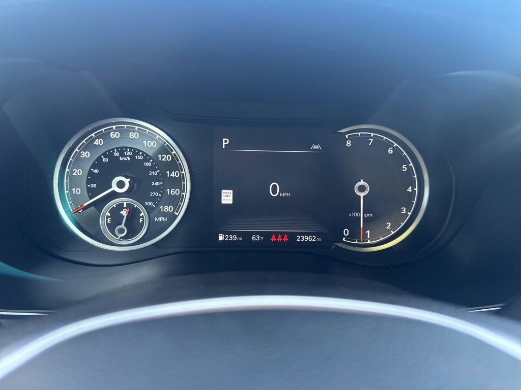 Used 2025 Genesis G70 2.5T AWD/4WD image 31