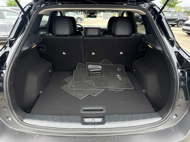 Used 2025 Nissan Kicks SR FWD image 13