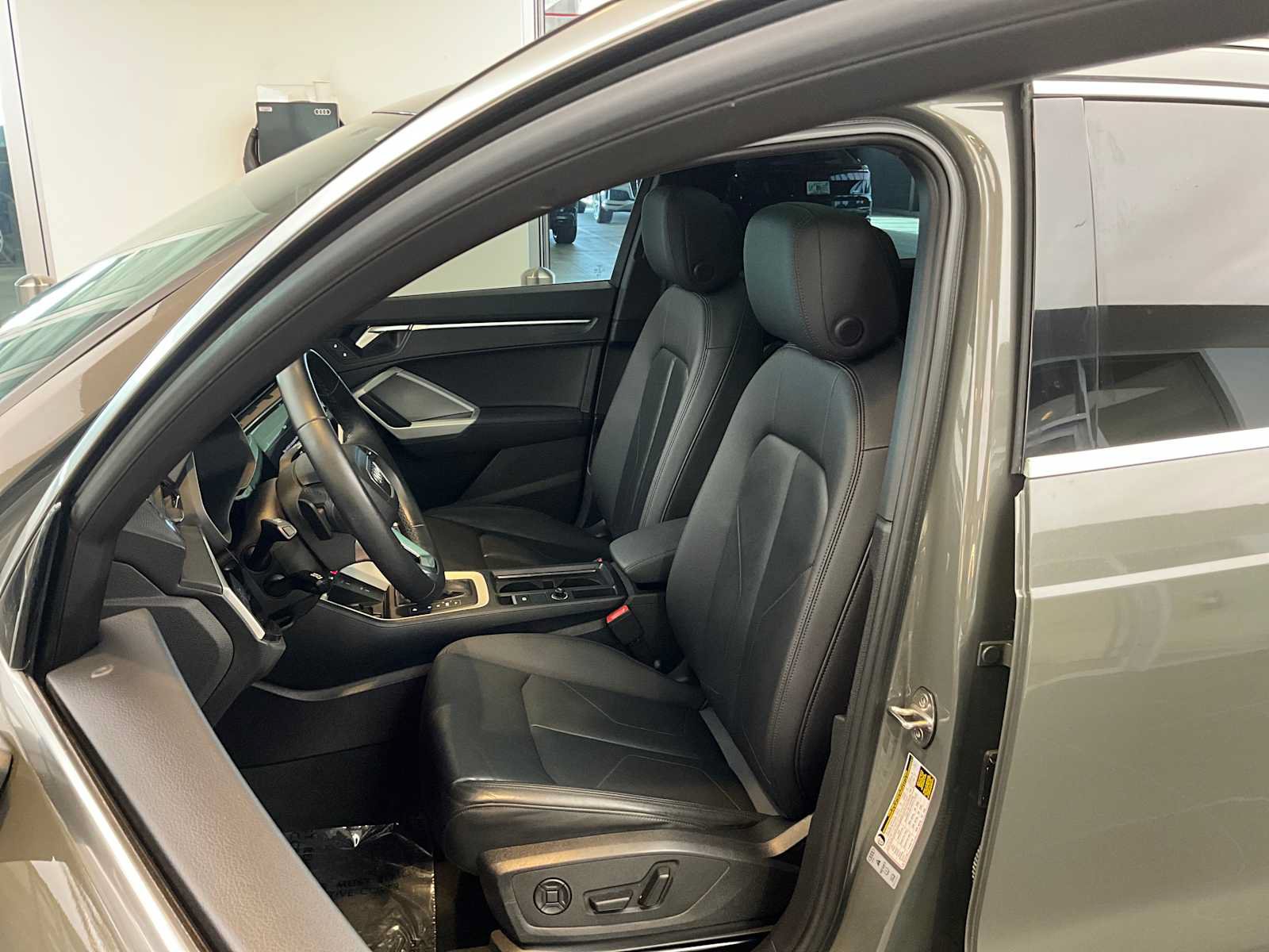 Used 2023 Audi Q3 2.0T Premium w/ Convenience Package AWD/4WD image 36