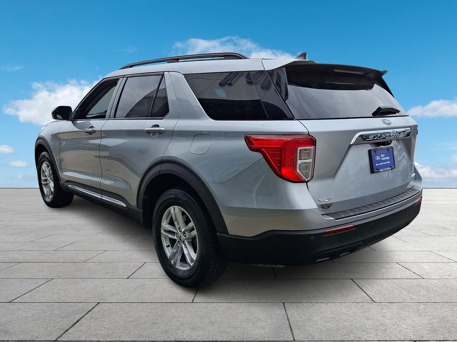 Certified 2023 Ford Explorer XLT image 4