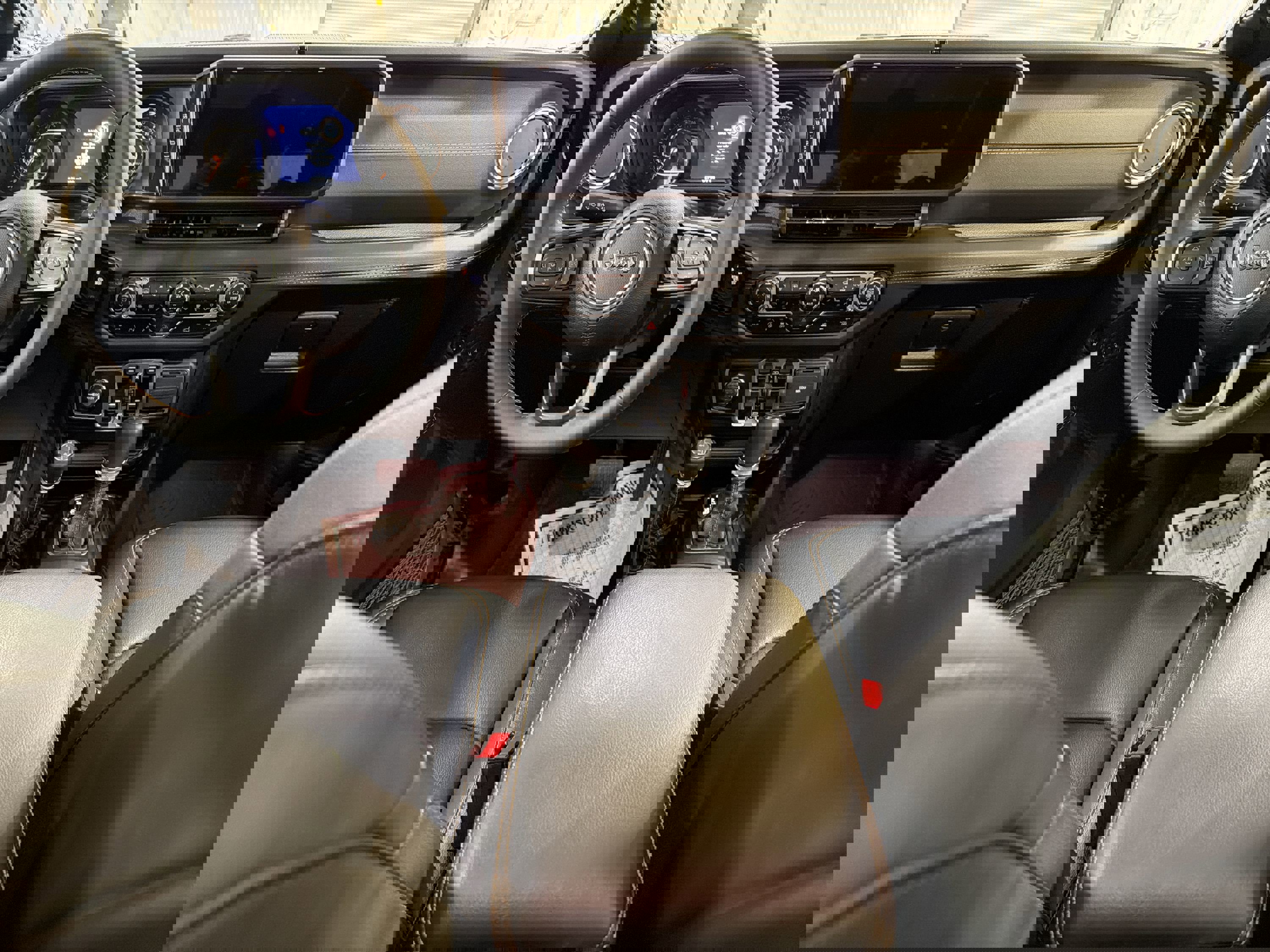 Used 2025 Jeep Gladiator Sport image 22