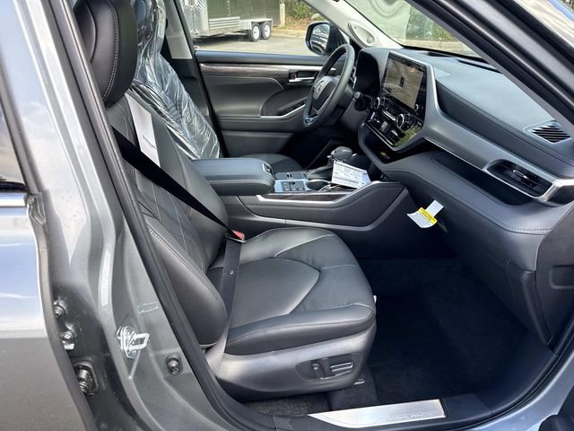 Used 2026 Toyota Highlander Platinum AWD/4WD image 9