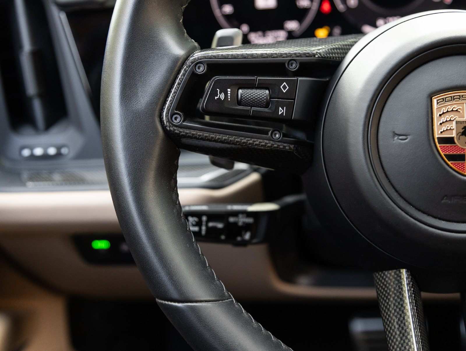 Certified 2025 Porsche Cayenne GTS AWD/4WD image 15
